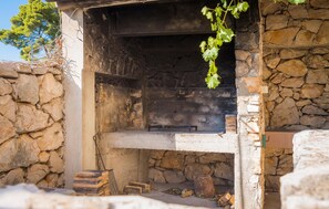 Property grounds - Stunning home in Tribunj-Sovlje (Tribunj-Sovlje)