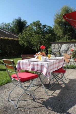 تناول الطعام بالخارج