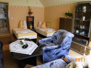 1 Schlafzimmer, Reisekinderbett, Bettwäsche