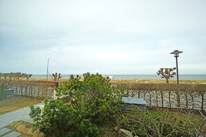 Unclassified image, 5 of 14, button