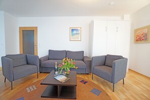 Unclassified image, 2 of 14, button