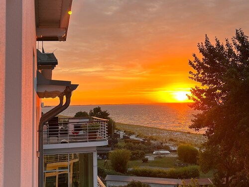 House by the Sea in Lubmin - Ocean-View Apartment Right on the Beach