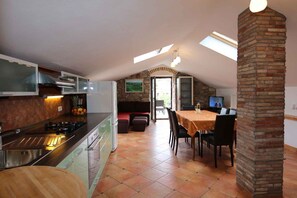 Kylskåp, ugn, spishäll och diskmaskin