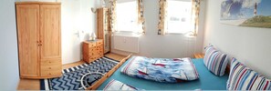 1 bedroom, bed sheets