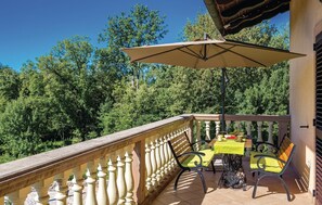 Outdoor dining - 4 bedroom stunning home in Viskovo (Viskovo)