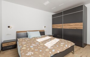 4 Schlafzimmer, Reisekinderbett, kostenloses WLAN, Bettwäsche