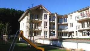 A multi-story building with balconies, a playground, and a swimming pool. - *Windrose 23 measure GM 69552 - Windrose 23 - SNR: 10 (Graal-Müritz)