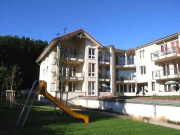 A multi-story building with balconies, a playground, and a swimming pool. - *Windrose 23 measure GM 69552 - Windrose 23 - SNR: 10 (Graal-Müritz)