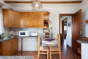 Fridge, microwave, oven, coffee/tea maker - Finca Casa Yaya (Icod de los Vinos)