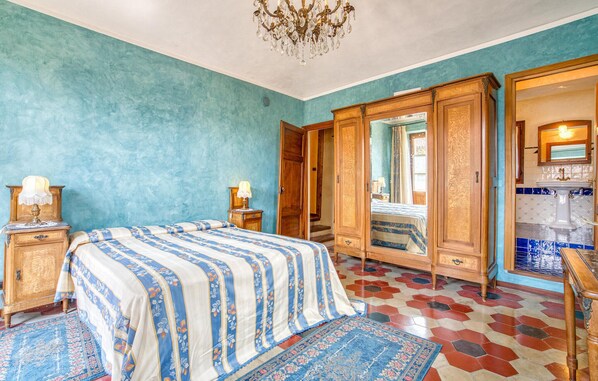 3 bedrooms, travel cot, free WiFi