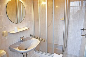 Douche, serviettes fournies