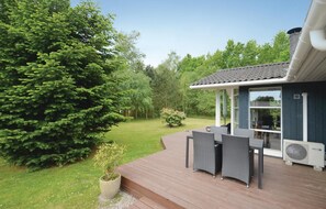 Outdoor dining - Gorgeous home in Væggerløse with WiFi (Væggerløse)