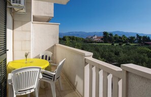Outdoor dining - Cozy apartment in Supetar with WiFi (Supetar)