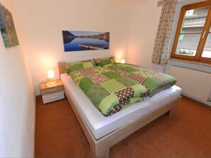 1 chambre, fer et planche à repasser, lit de bébé portatif, Wi-Fi