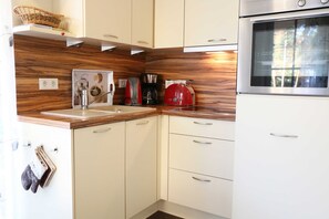 Fridge, oven, dishwasher, coffee/tea maker