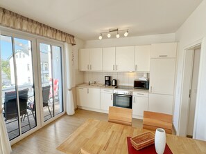 Kühlschrank, Mikrowelle, Ofen, Geschirrspüler