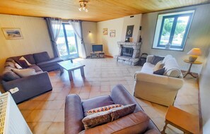 Chimenea y reproductor de DVD 