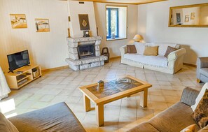Fernseher, Kamin, DVD-Player