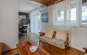 TV - Stunning home in Karlobag with WiFi (Karlobag)