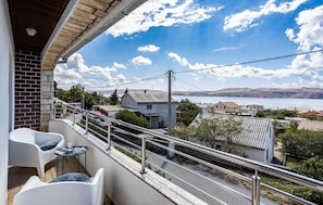Property grounds - Stunning home in Karlobag with WiFi (Karlobag)