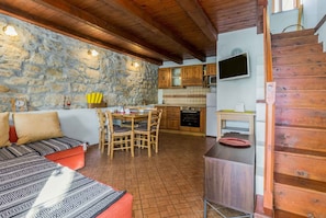 TV - Holiday home with air conditioning and pool (Poreč)