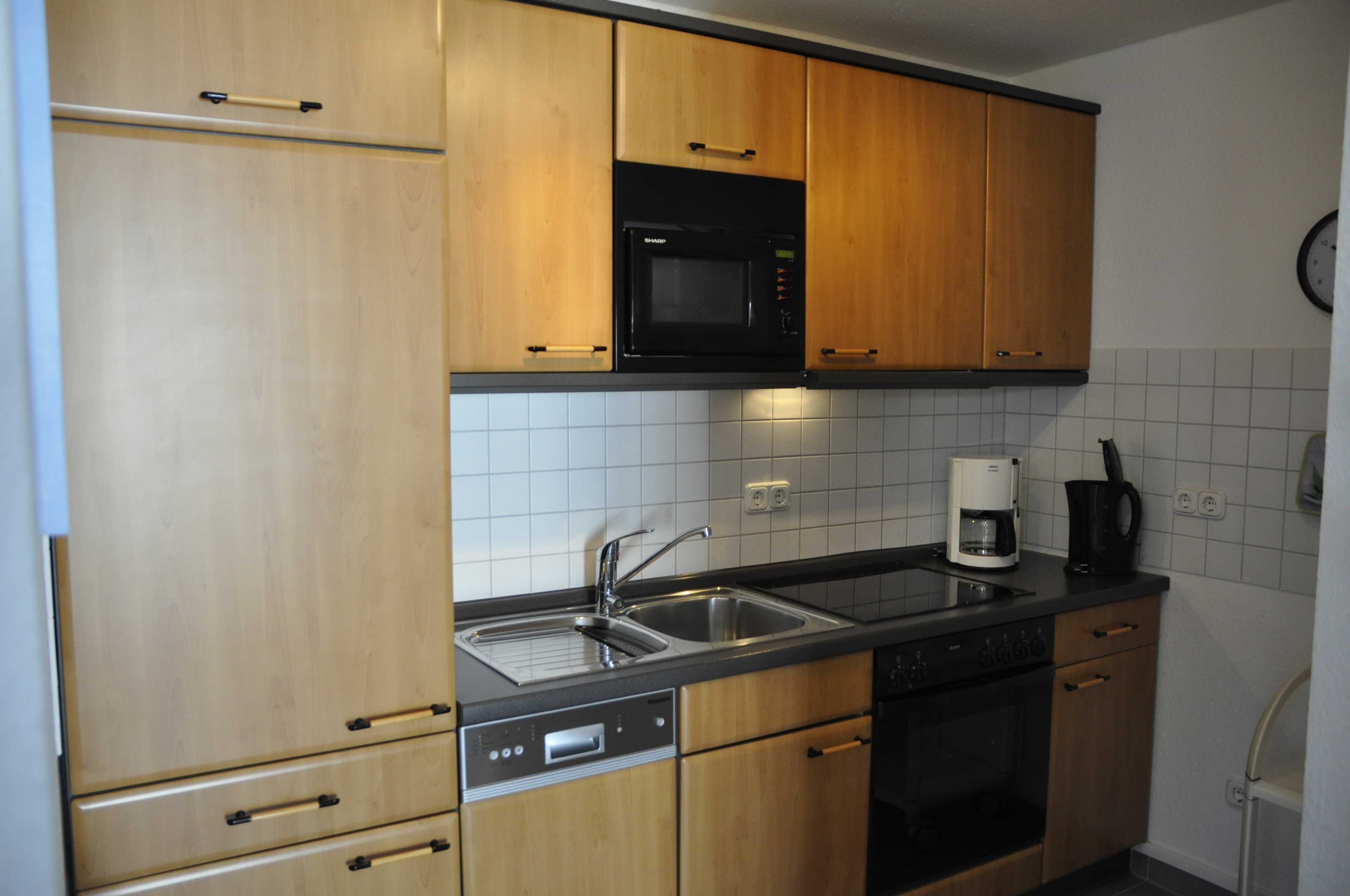 Kühlschrank, Mikrowelle, Ofen, Geschirrspüler