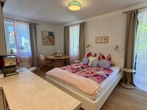 1 bedroom, iron/ironing board, WiFi, bed sheets - Vacation apartment 1 - Holiday apartments by the lake - Hinterseer (Schliersee)