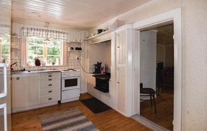 Kjøleskap, kokeplater og kaffetrakter/tekoker