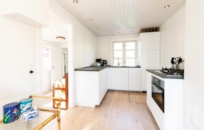 Køleskab, kogeplade, kaffe-/temaskine