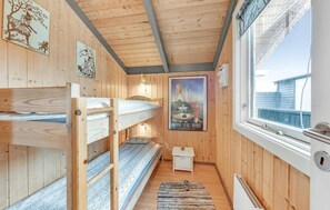 3 bedrooms, travel cot, free WiFi