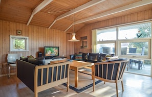 TV, fireplace, stereo