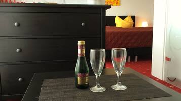 Comfort Suite, Mountain View | Rollaway beds, free WiFi, bed sheets