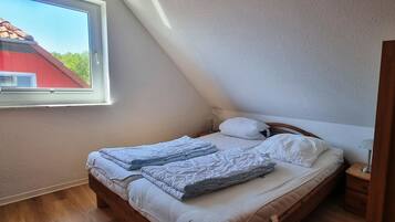 3 bedrooms, travel cot, WiFi