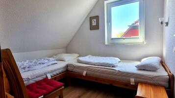 3 bedrooms, travel cot, WiFi