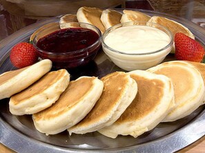 Unclassified image, 4 of 24, button - Triple Room - Hotel Burgschmiet GmbH (Nürnberg)