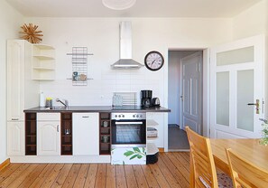 Frigorifero, microonde, forno, lavastoviglie