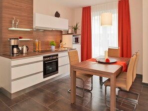 Kühlschrank, Mikrowelle, Ofen, Geschirrspüler