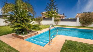 Outdoor pool, pool loungers