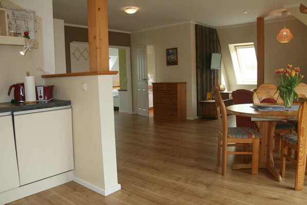 Dining - 2) Holiday apartment 3-room, upper floor, 90m² - Landhaus Alte Schule near (Alt Bukow)