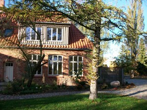 Exterior - 2) Holiday apartment 3-room, upper floor, 90m² - Landhaus Alte Schule near (Alt Bukow)