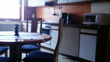 KĂŒhlschrank, Mikrowelle, Ofen