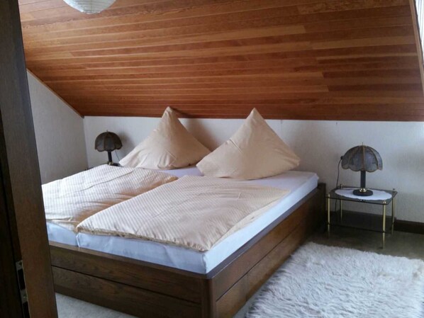 2 bedrooms, travel crib, WiFi, bed sheets