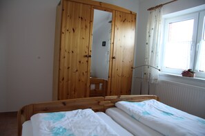 2 bedrooms, in-room safe, iron/ironing board, free WiFi