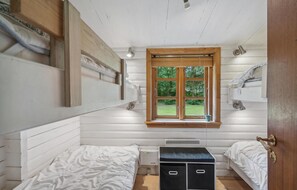 3 bedrooms, travel crib, free WiFi