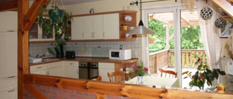 Réfrigérateur, micro-ondes, four, cafetiÚre/bouilloire