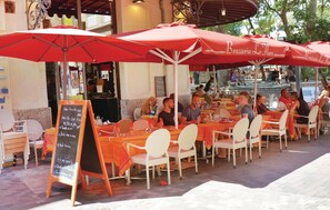 Outdoor dining - Stunning apartment in Sète with WiFi (Sète)