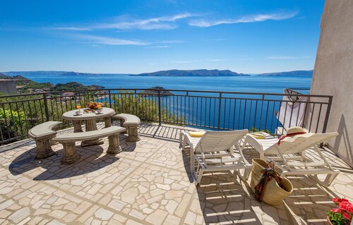 Cozy apartment in Sveti Juraj with house sea view