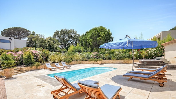A pool area with lounge chairs and a hot tub. - Stunning home in Saint Raphael (Saint Raphael)