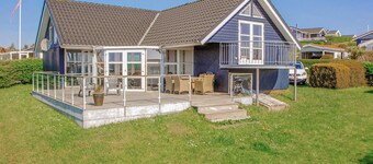 Cozy home in Hejls with house sea view