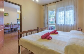 2 bedrooms, free WiFi, bed sheets